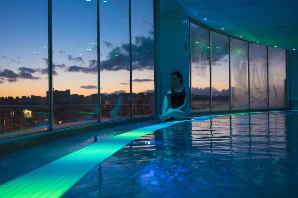 Gran Hotel Lakua ビトリア・ガステイス エクステリア 写真 The Sky Pool