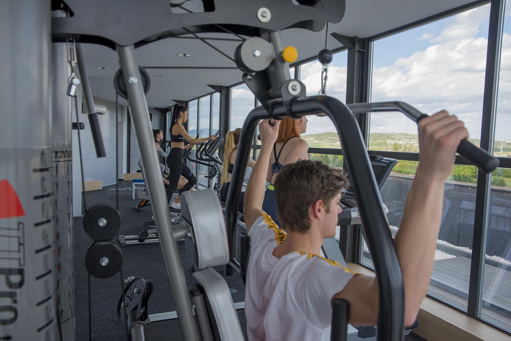 Gran Hotel Lakua ビトリア・ガステイス エクステリア 写真 The gym at the University of Roehampton